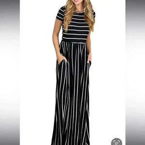 Olivia Mark Long black striped white dress with short sleeves and pocket M